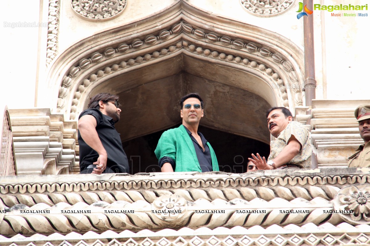 Akshay Kumar visits Charminar, Hyderabad