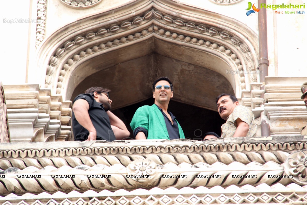 Akshay Kumar visits Charminar, Hyderabad