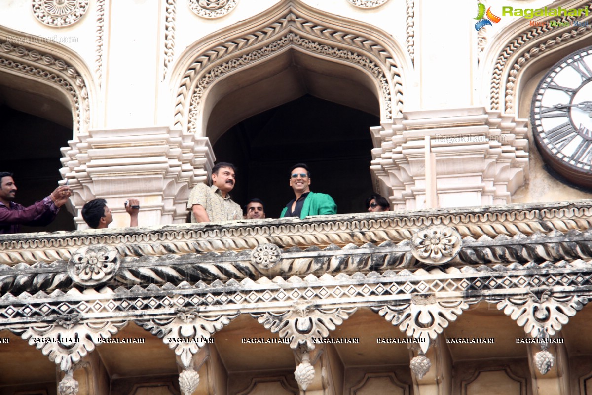 Akshay Kumar visits Charminar, Hyderabad