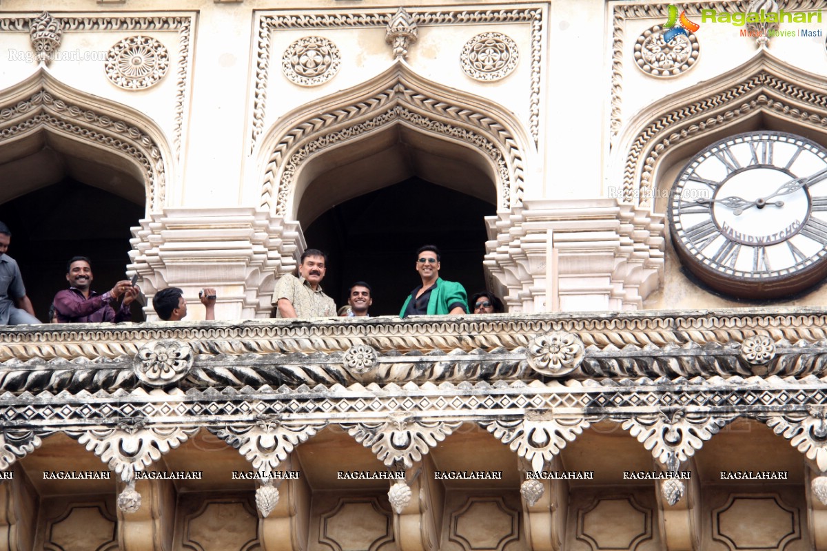 Akshay Kumar visits Charminar, Hyderabad