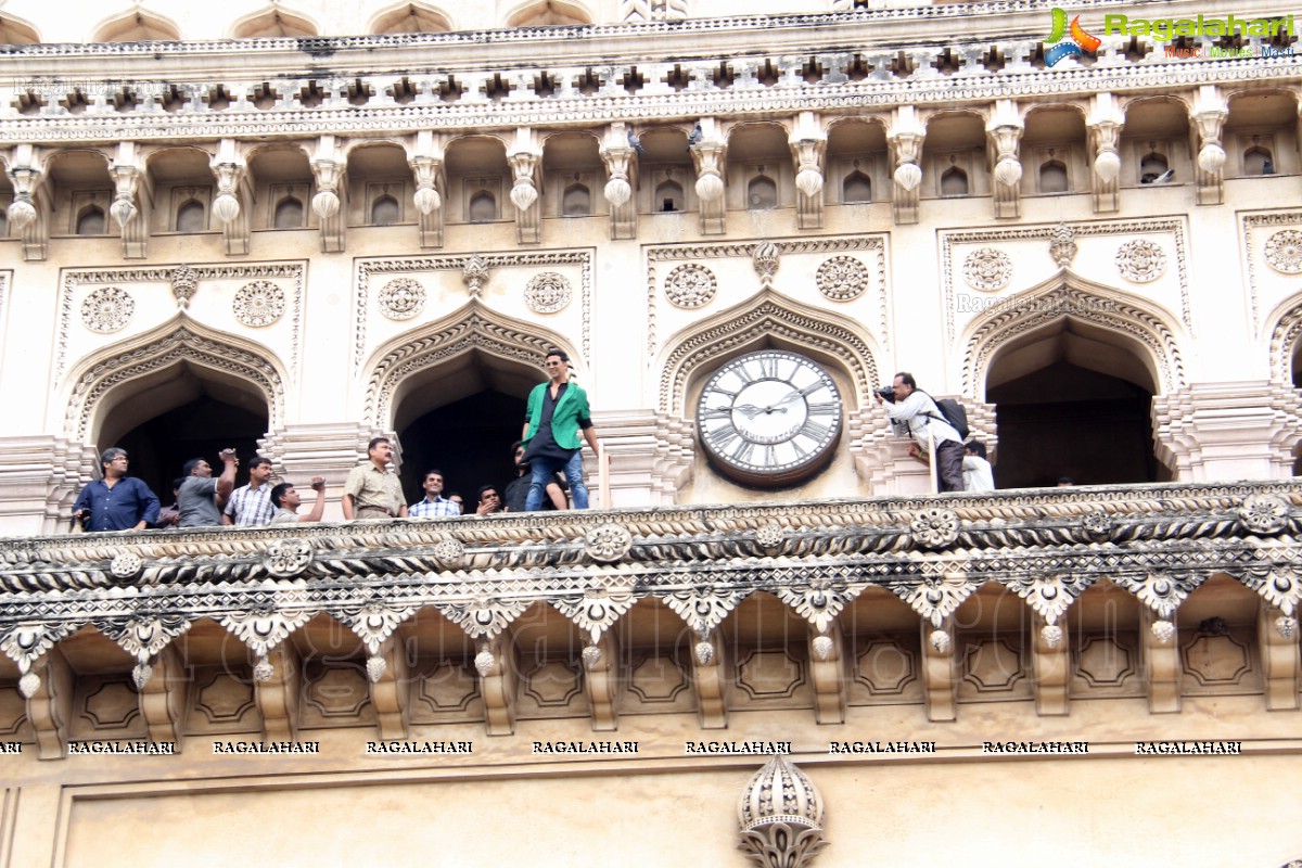 Akshay Kumar visits Charminar, Hyderabad