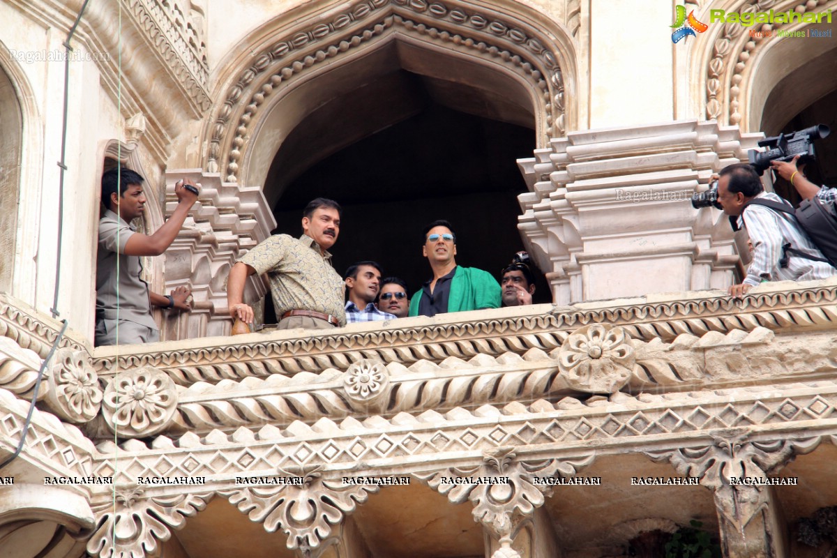 Akshay Kumar visits Charminar, Hyderabad