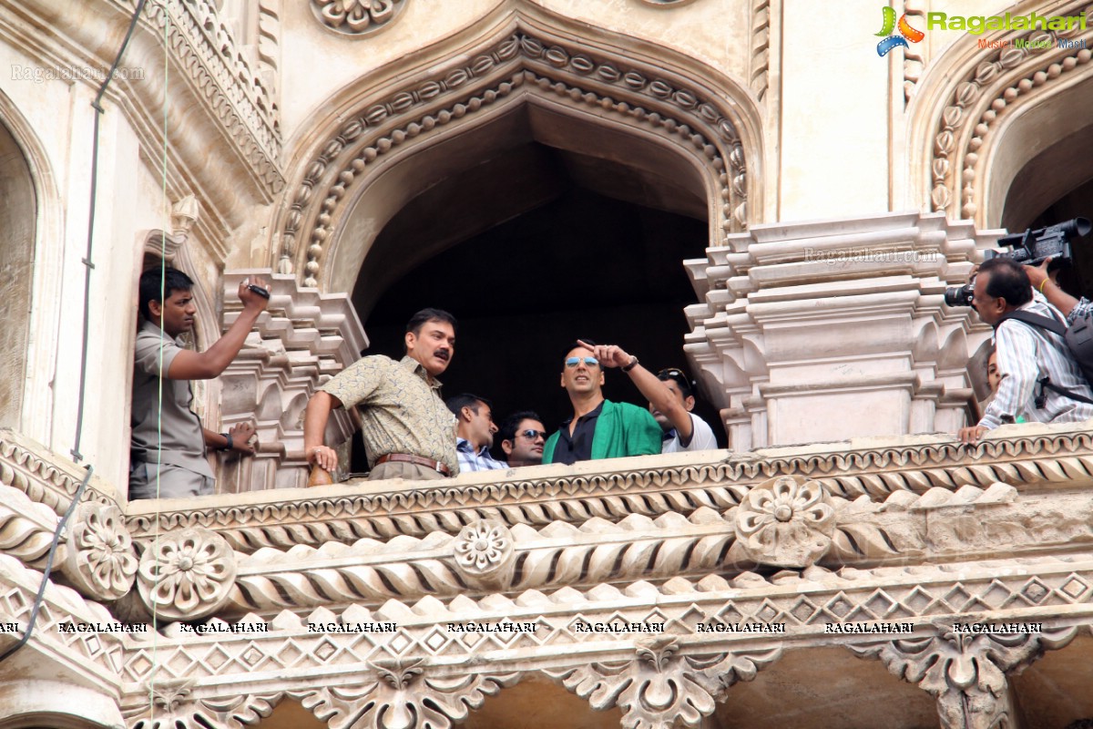 Akshay Kumar visits Charminar, Hyderabad