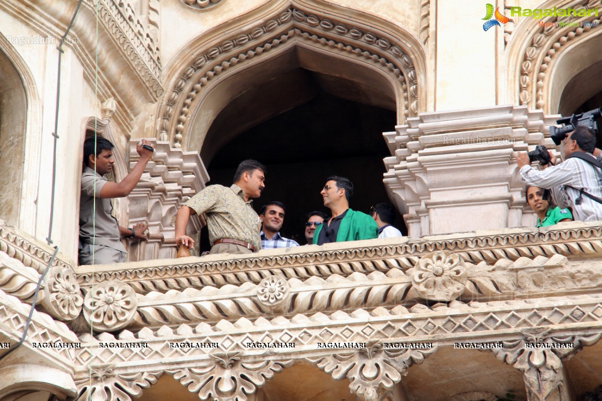 Akshay Kumar visits Charminar, Hyderabad