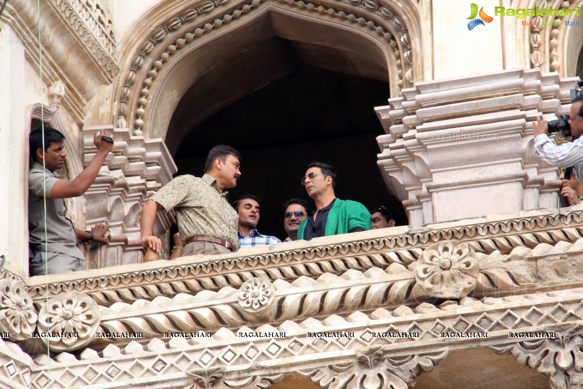 Akshay Kumar visits Charminar, Hyderabad