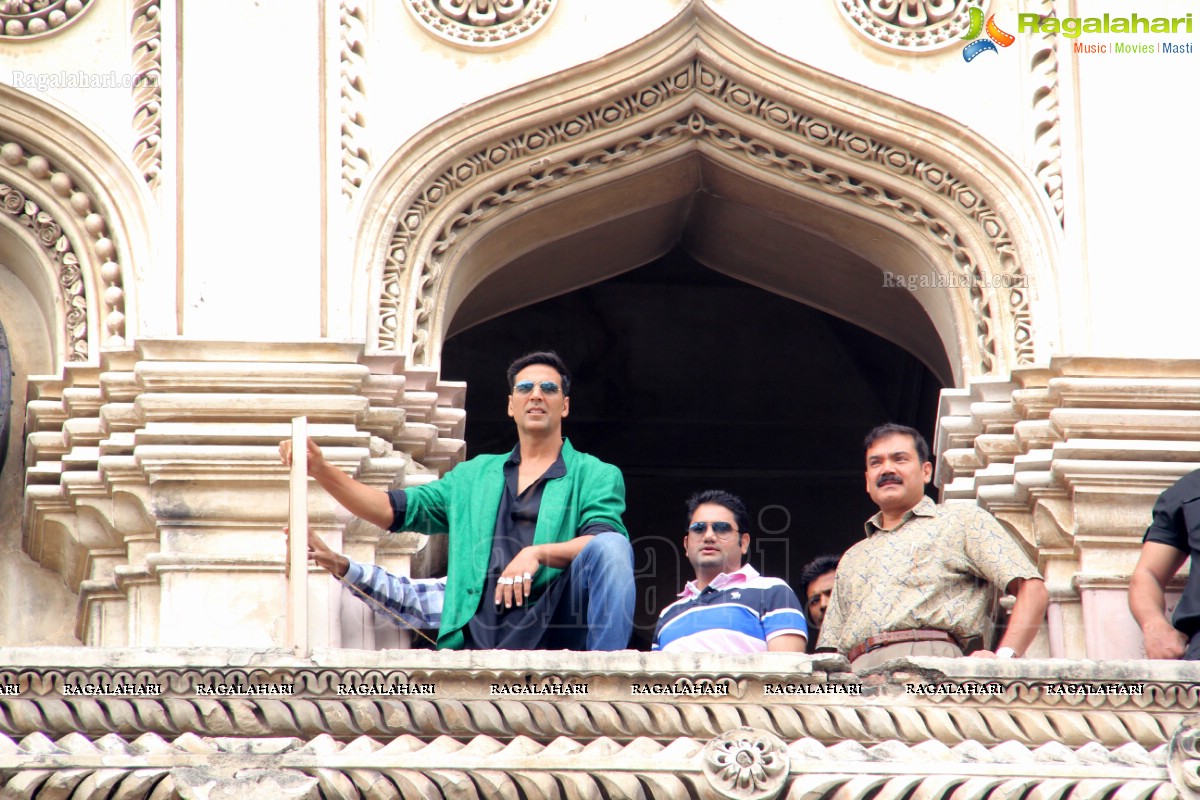 Akshay Kumar visits Charminar, Hyderabad