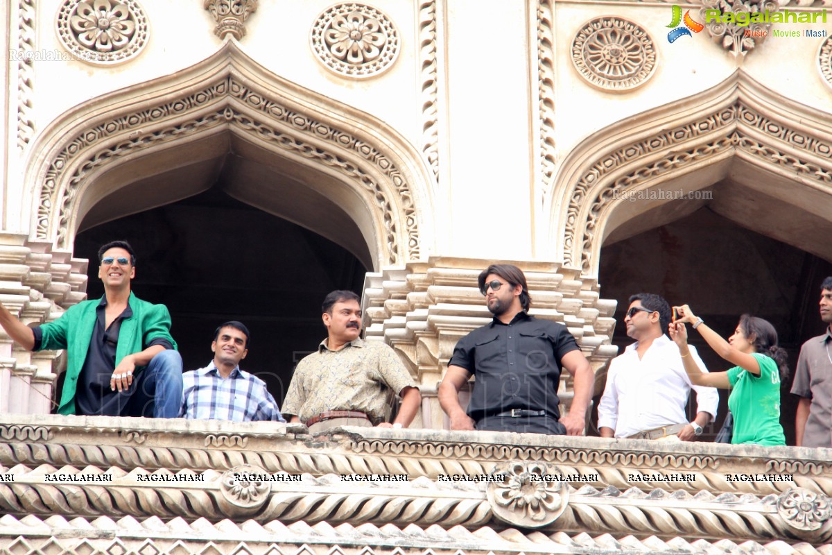 Akshay Kumar visits Charminar, Hyderabad