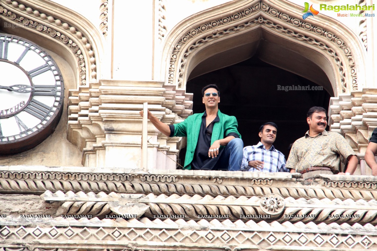 Akshay Kumar visits Charminar, Hyderabad