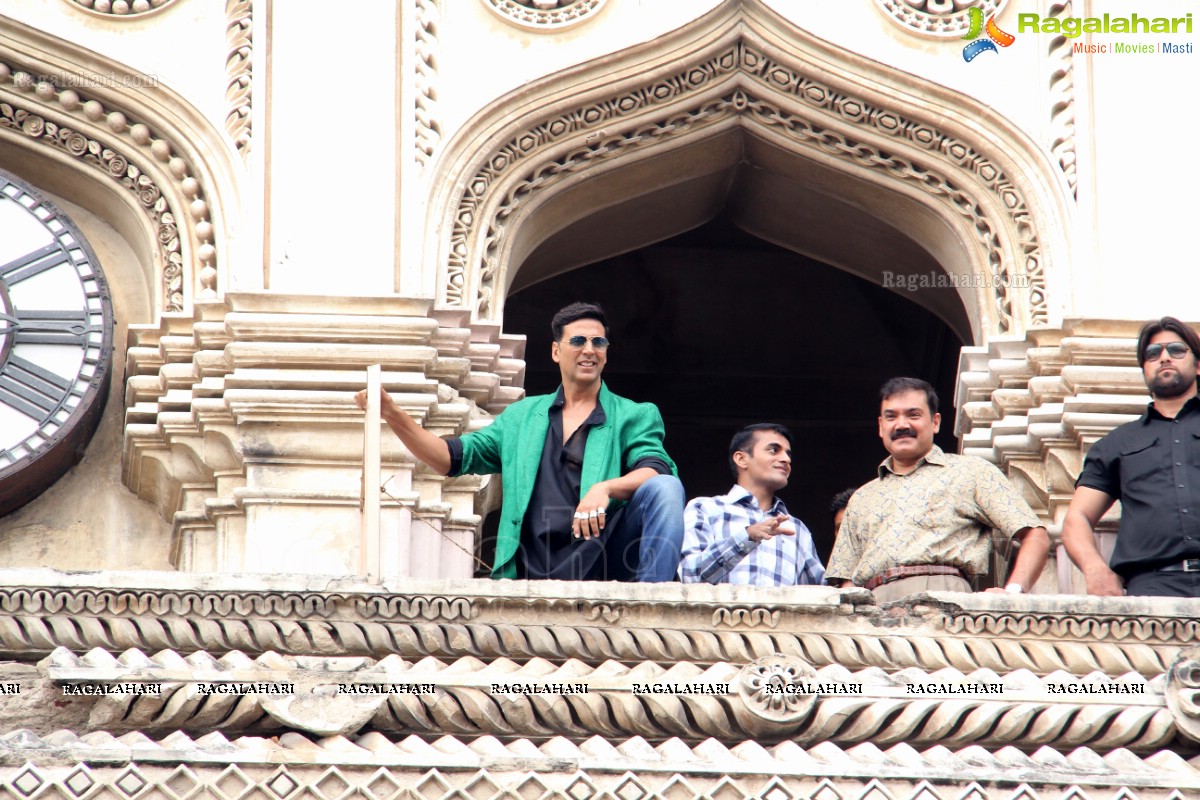 Akshay Kumar visits Charminar, Hyderabad