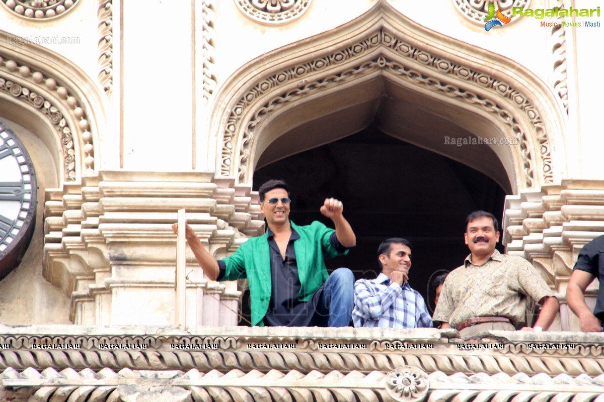 Akshay Kumar visits Charminar, Hyderabad