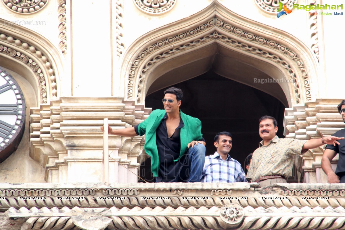 Akshay Kumar visits Charminar, Hyderabad