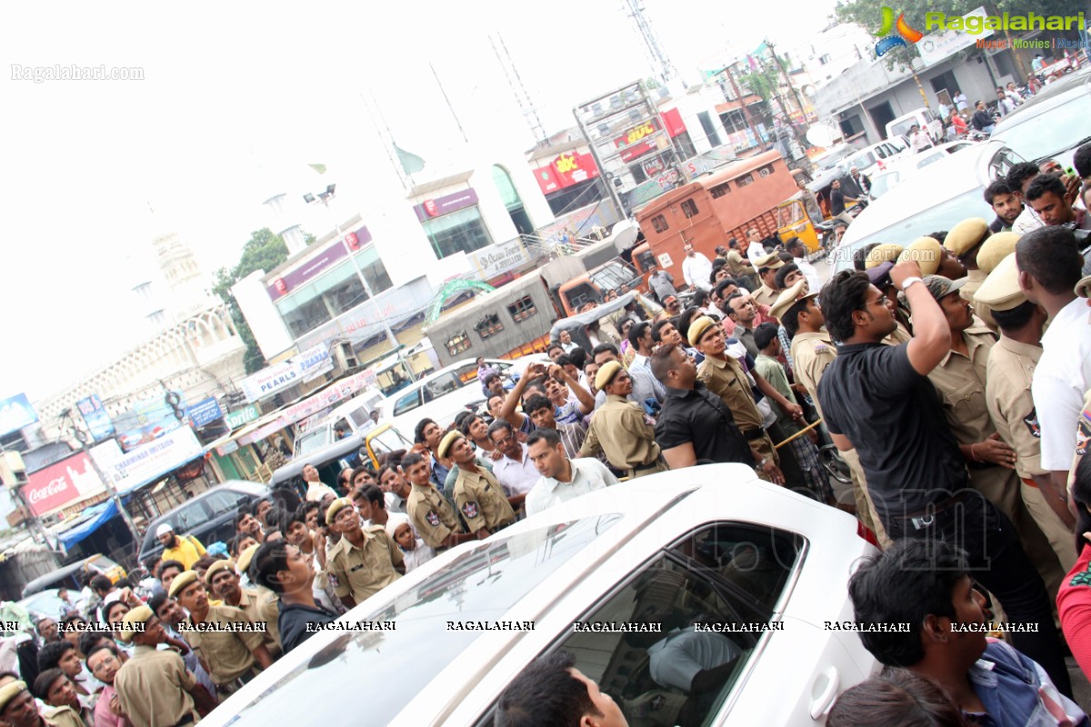 Akshay Kumar visits Charminar, Hyderabad