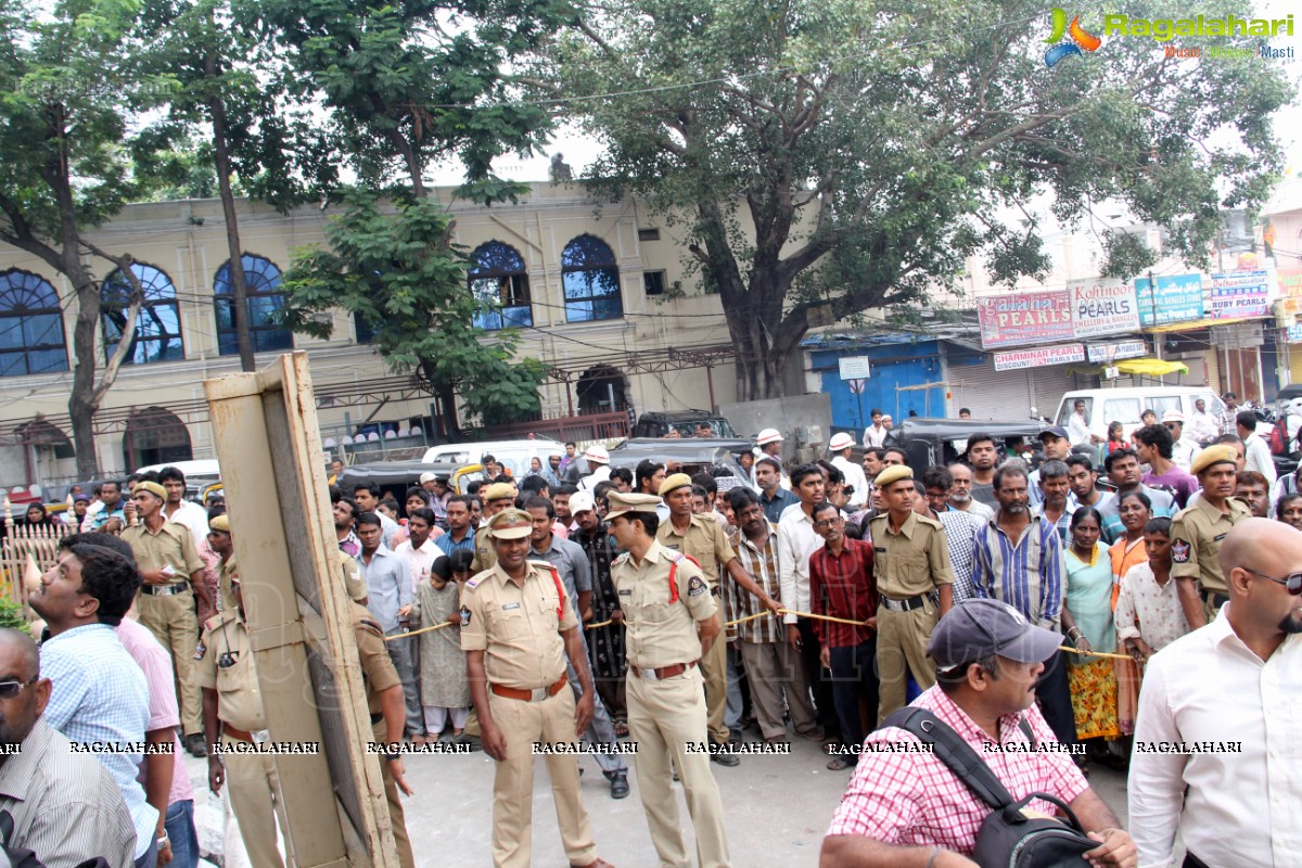 Akshay Kumar visits Charminar, Hyderabad