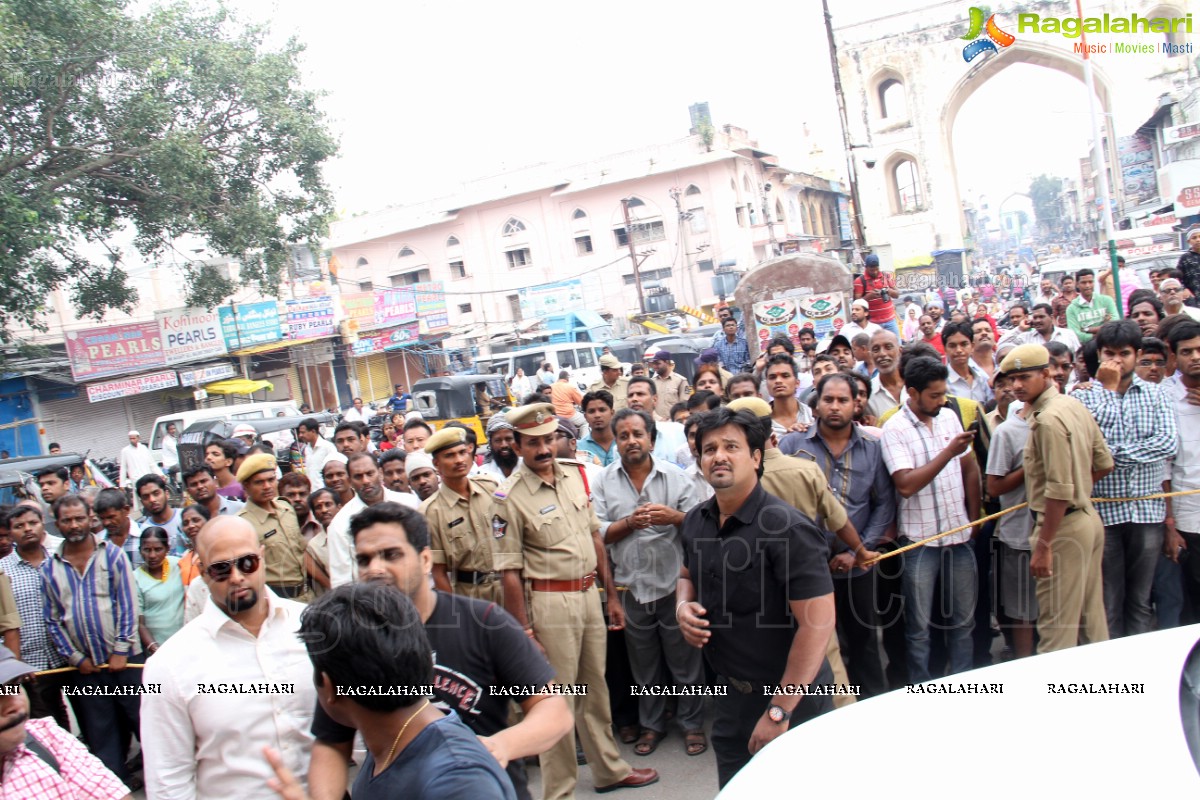 Akshay Kumar visits Charminar, Hyderabad