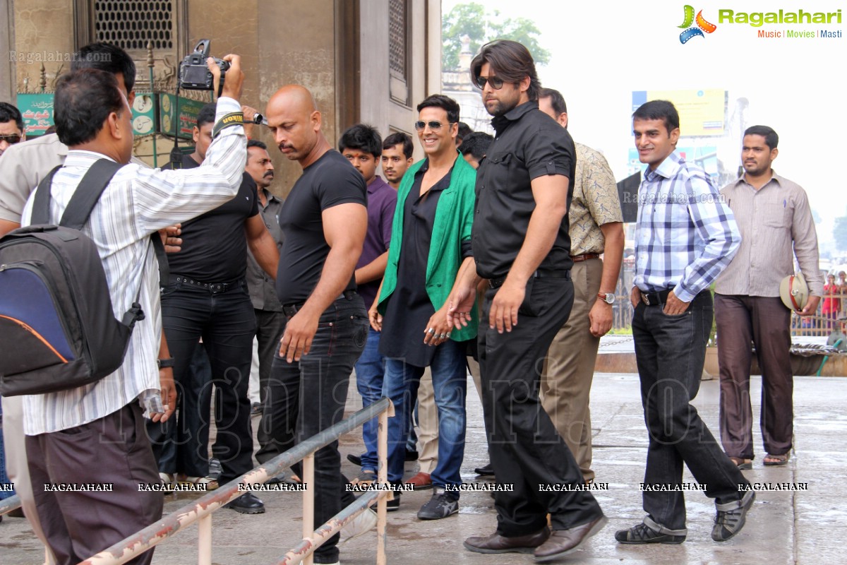 Akshay Kumar visits Charminar, Hyderabad