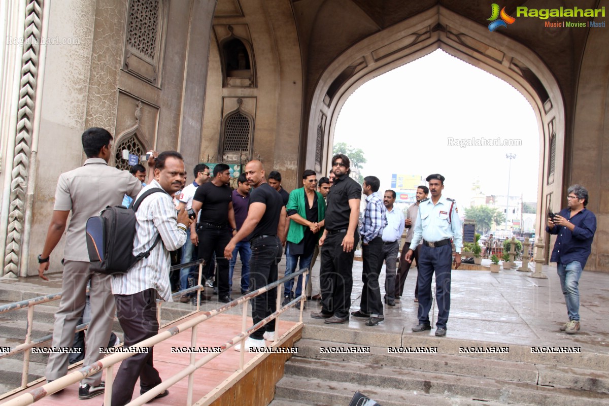 Akshay Kumar visits Charminar, Hyderabad