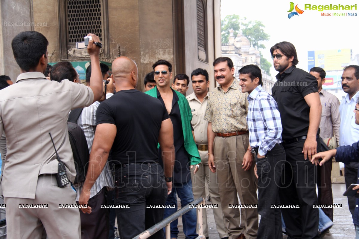 Akshay Kumar visits Charminar, Hyderabad