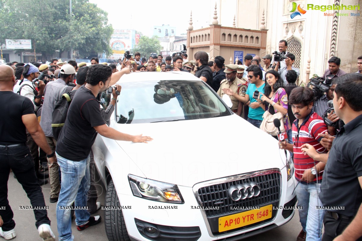 Akshay Kumar visits Charminar, Hyderabad