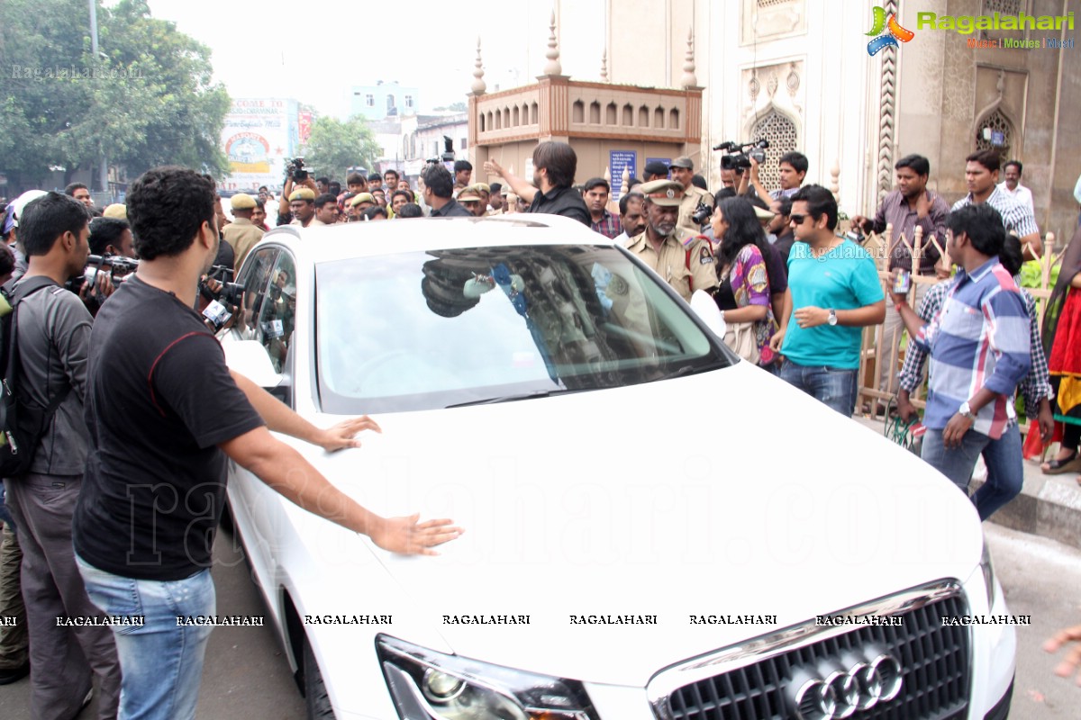 Akshay Kumar visits Charminar, Hyderabad