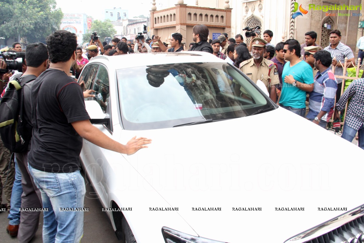 Akshay Kumar visits Charminar, Hyderabad