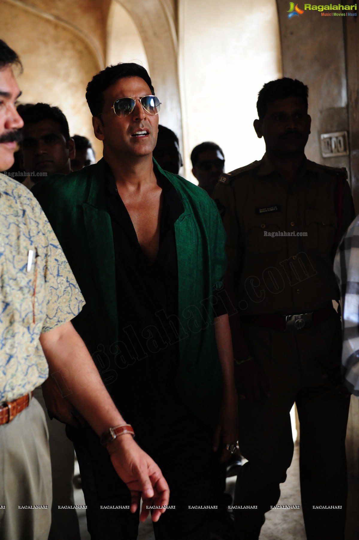 Akshay Kumar visits Charminar, Hyderabad