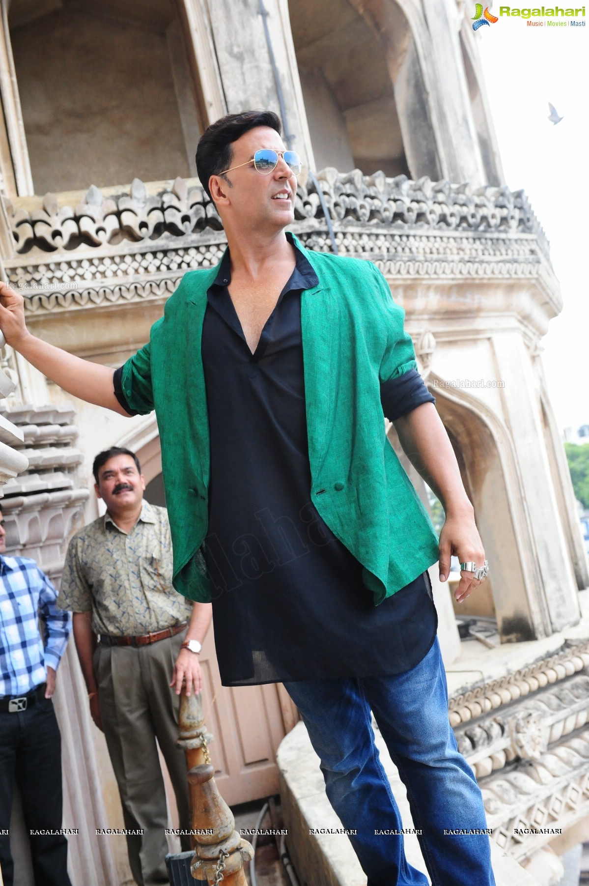 Akshay Kumar visits Charminar, Hyderabad