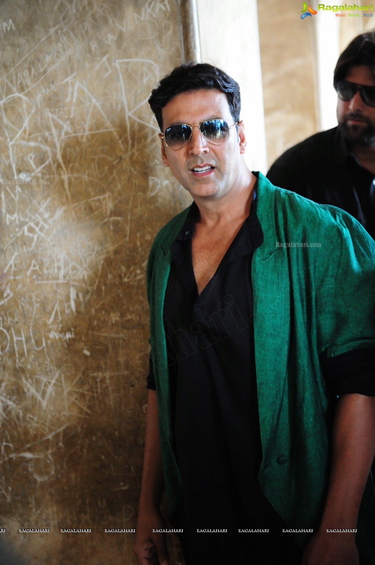 Akshay Kumar visits Charminar, Hyderabad