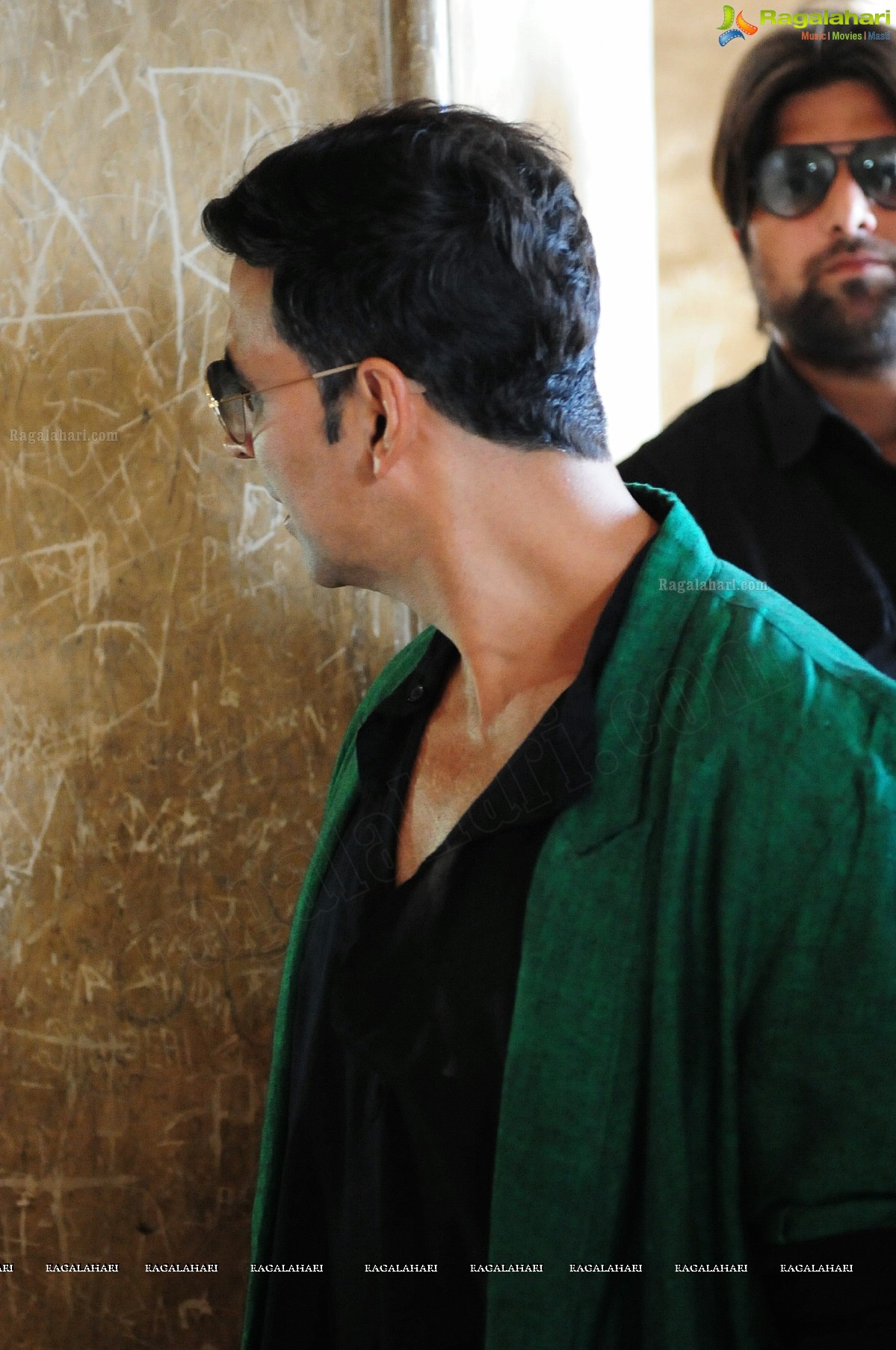 Akshay Kumar visits Charminar, Hyderabad