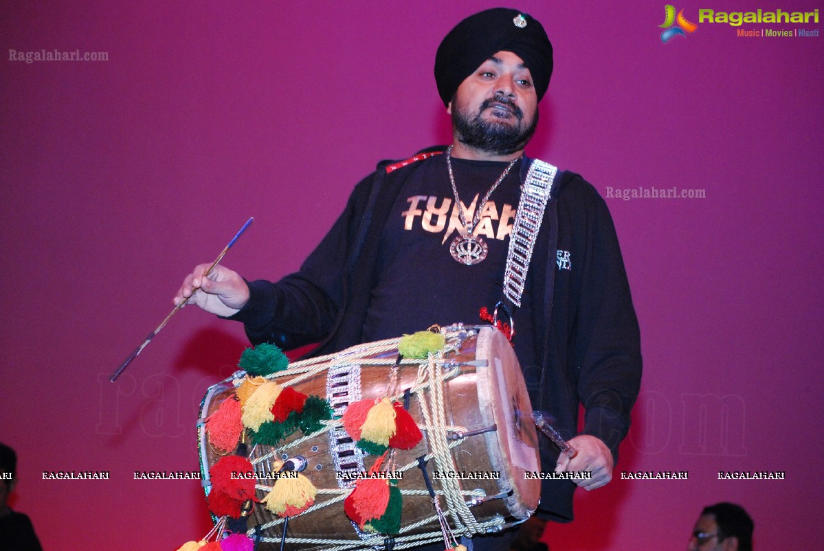 Daler Mehndi Tunak Tunak Live 2013 at Chabot College, Hayward, California, USA