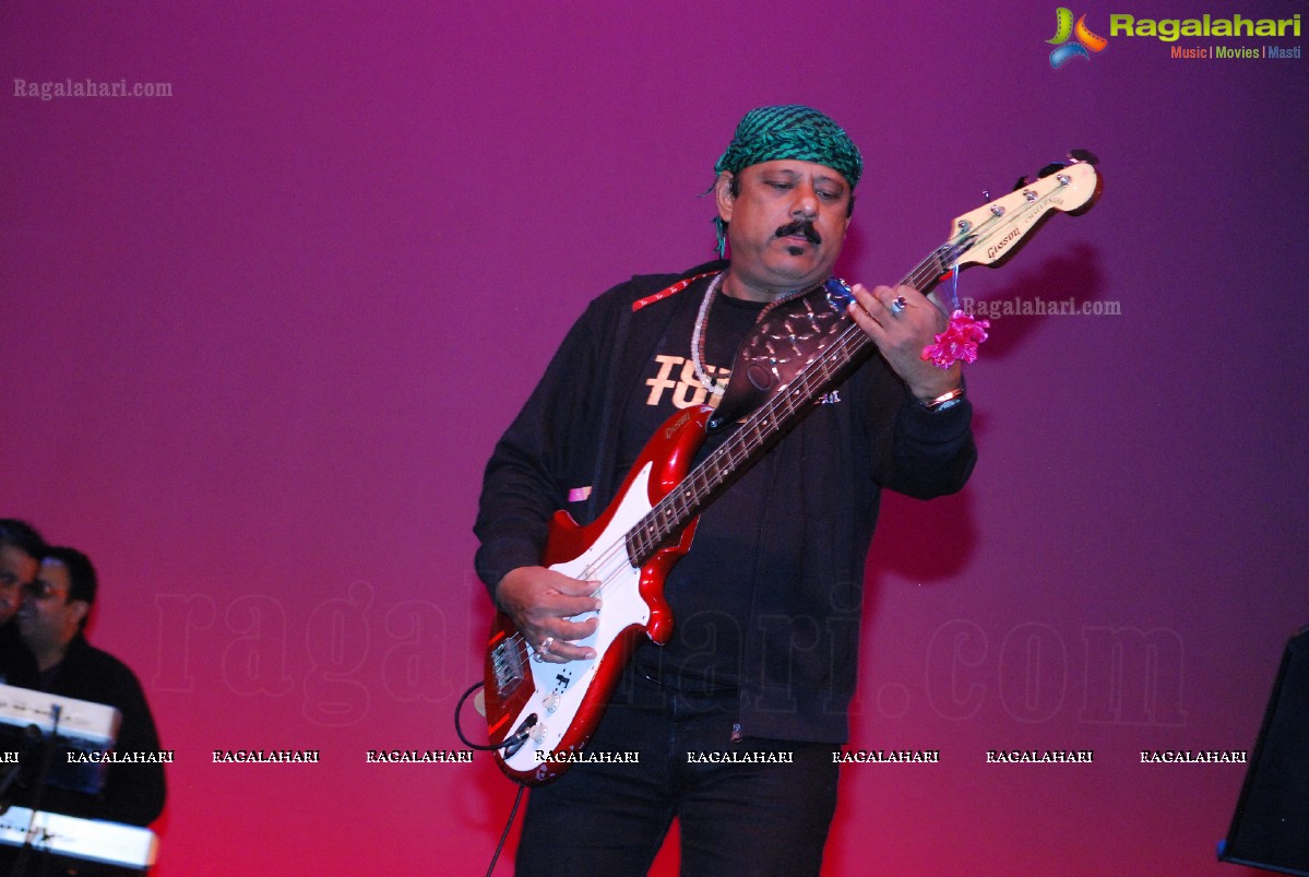 Daler Mehndi Tunak Tunak Live 2013 at Chabot College, Hayward, California, USA