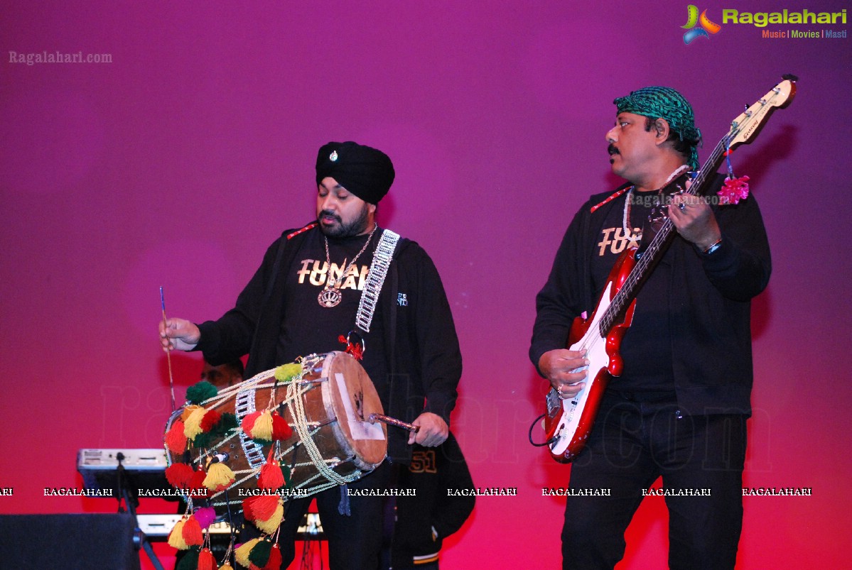 Daler Mehndi Tunak Tunak Live 2013 at Chabot College, Hayward, California, USA