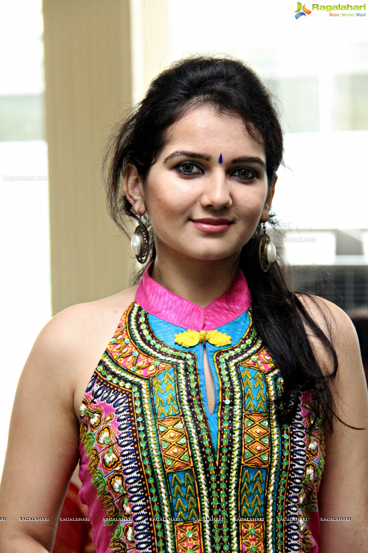 Esha Hindocha at Legend Navratri Utsav 2013 Curtain Raiser