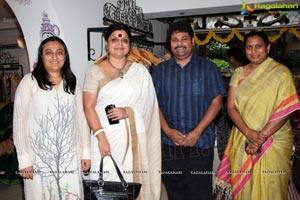 Gaurang's hand woven trunk show