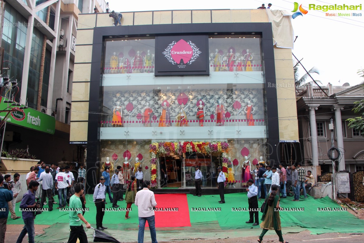 Navneet Kaur Dhillon launches Grandeur, Hyderabad