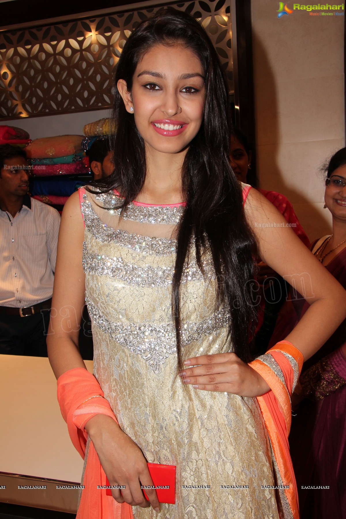 Navneet Kaur Dhillon launches Grandeur, Hyderabad