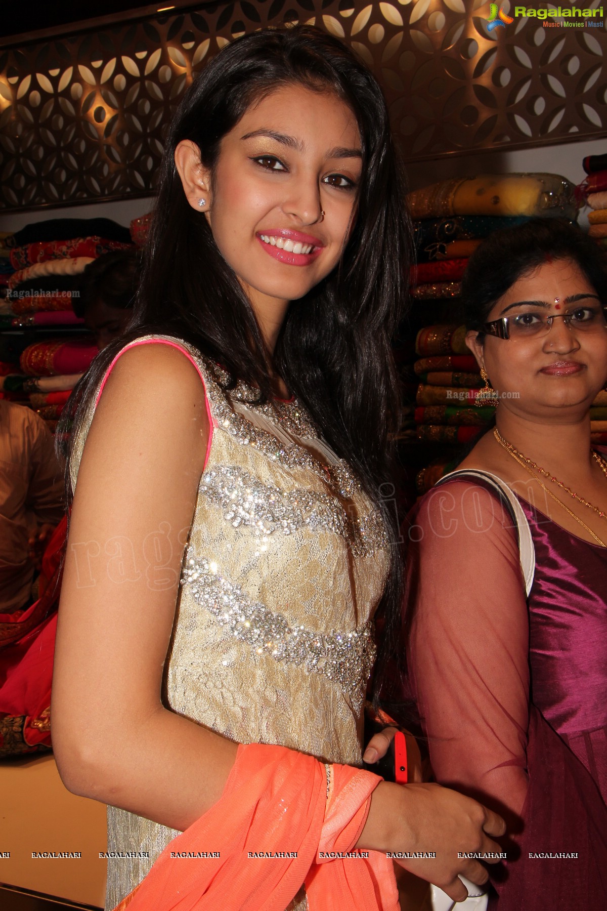 Navneet Kaur Dhillon launches Grandeur, Hyderabad