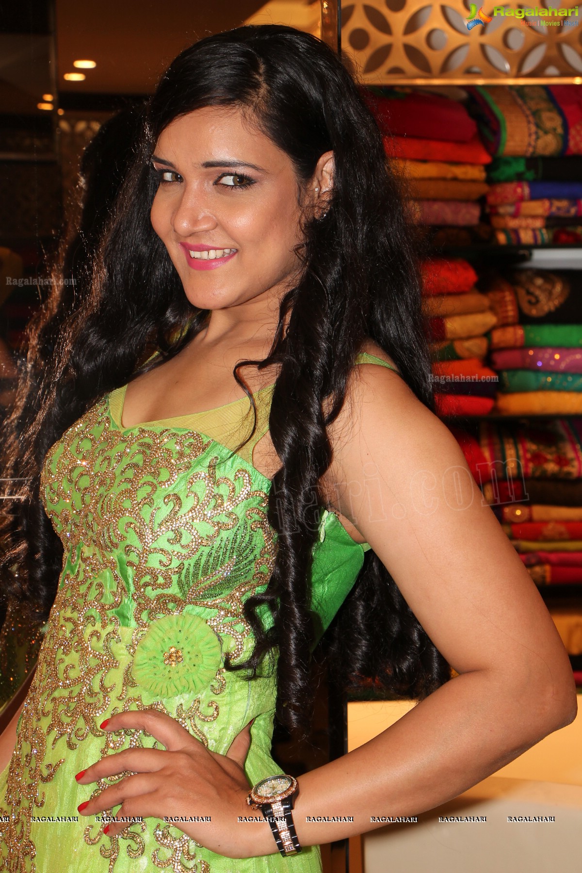 Navneet Kaur Dhillon launches Grandeur, Hyderabad