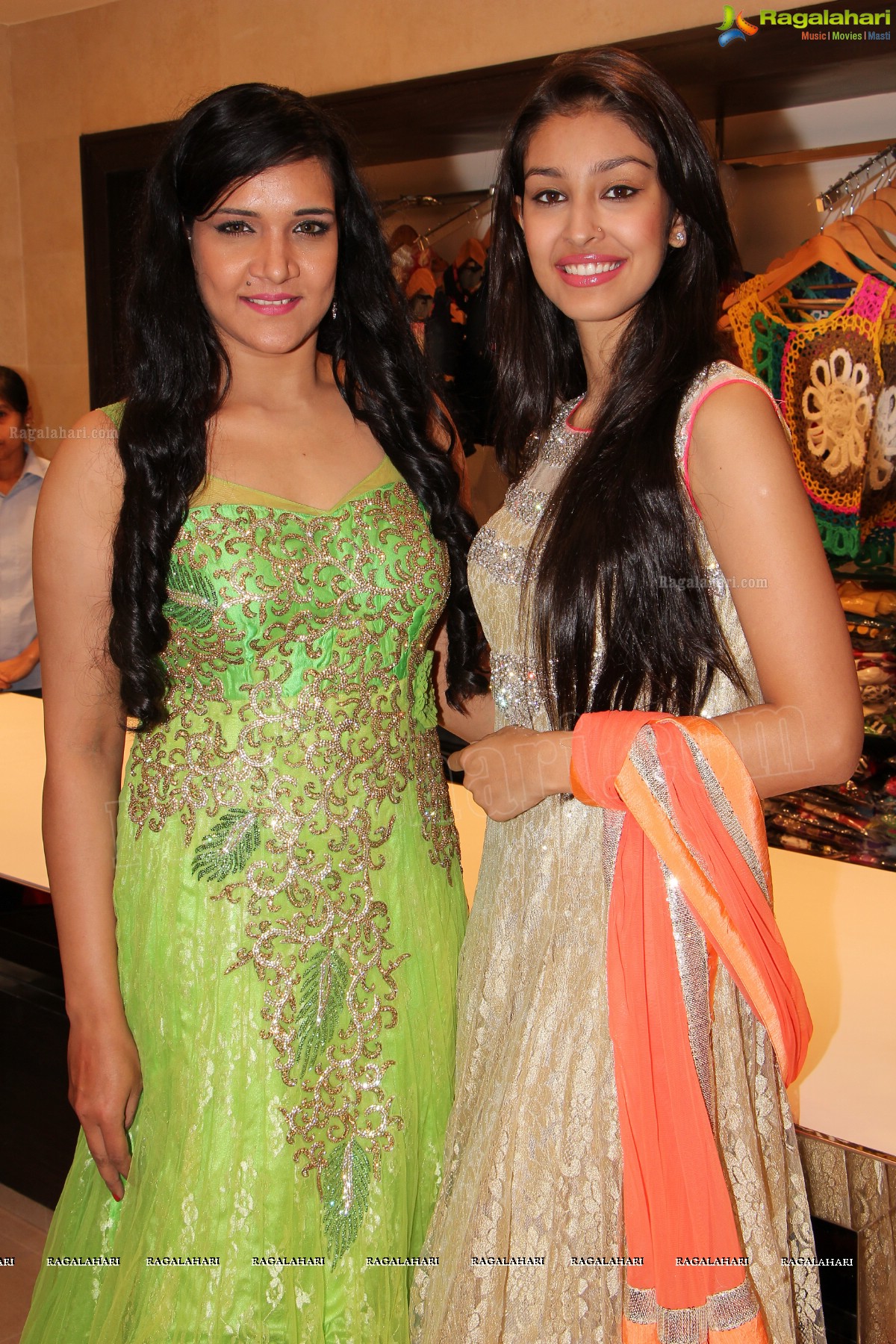 Navneet Kaur Dhillon launches Grandeur, Hyderabad