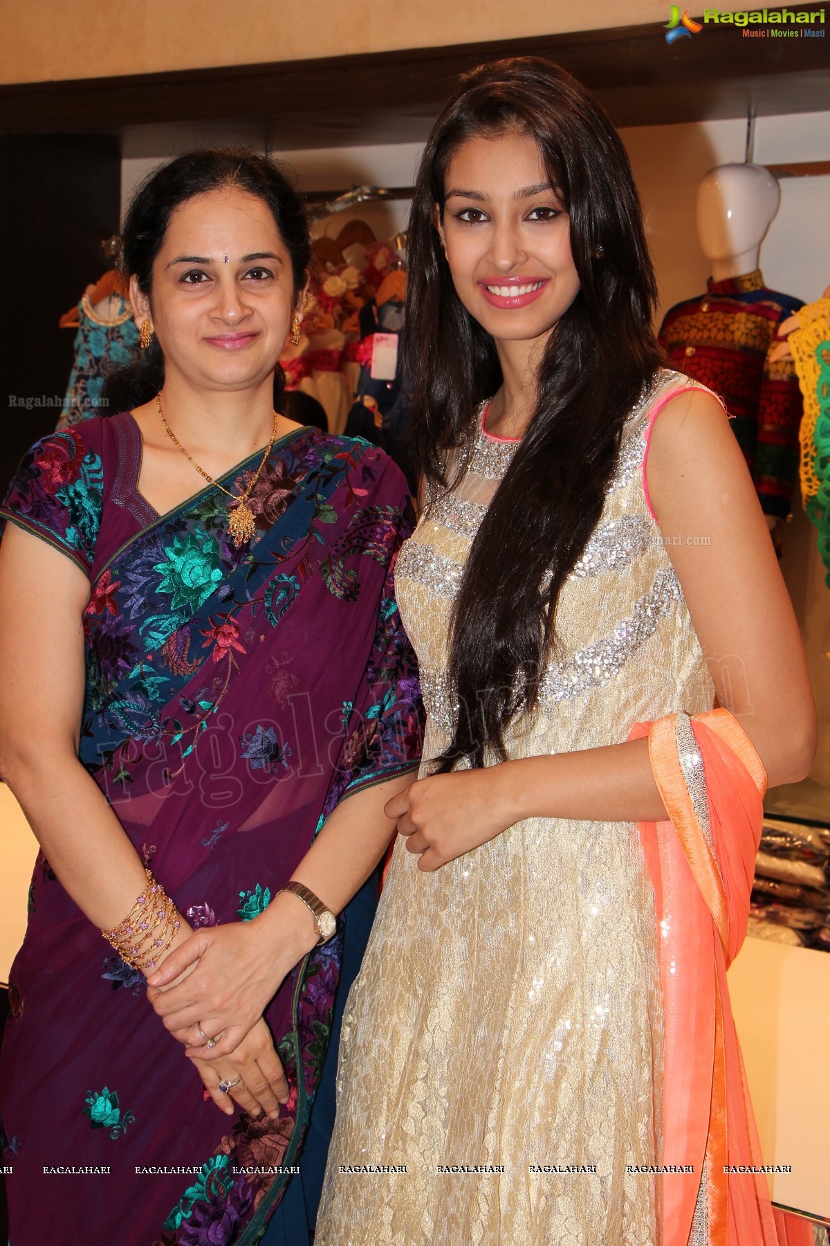 Navneet Kaur Dhillon launches Grandeur, Hyderabad