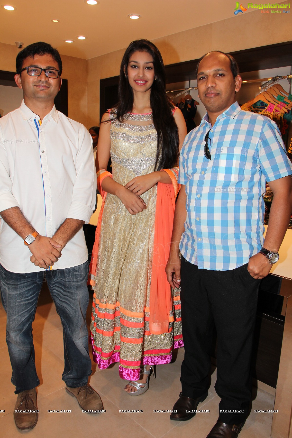 Navneet Kaur Dhillon launches Grandeur, Hyderabad