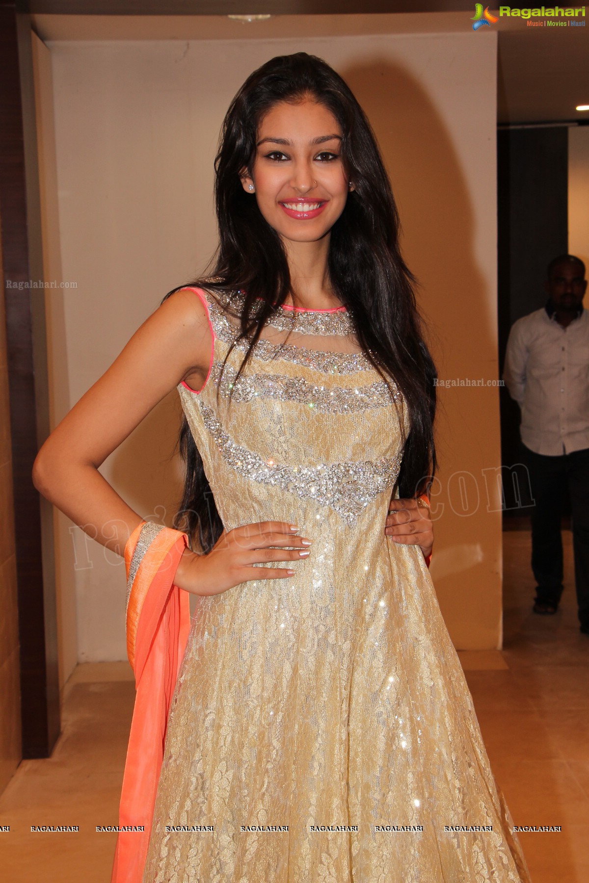 Navneet Kaur Dhillon launches Grandeur, Hyderabad