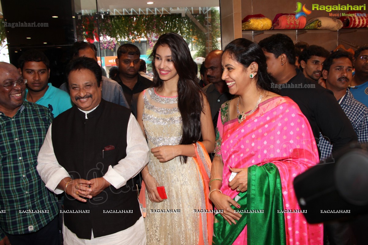 Navneet Kaur Dhillon launches Grandeur, Hyderabad