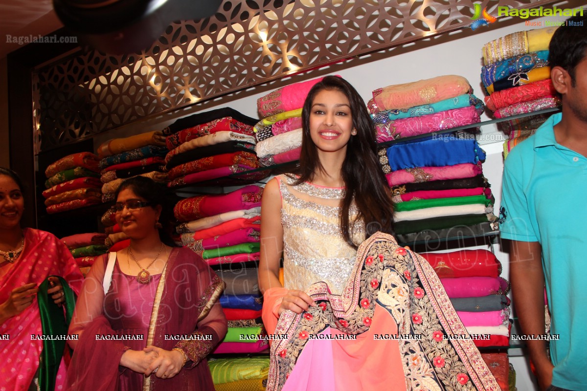 Navneet Kaur Dhillon launches Grandeur, Hyderabad