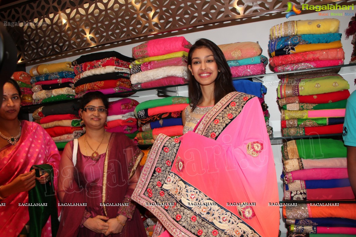 Navneet Kaur Dhillon launches Grandeur, Hyderabad