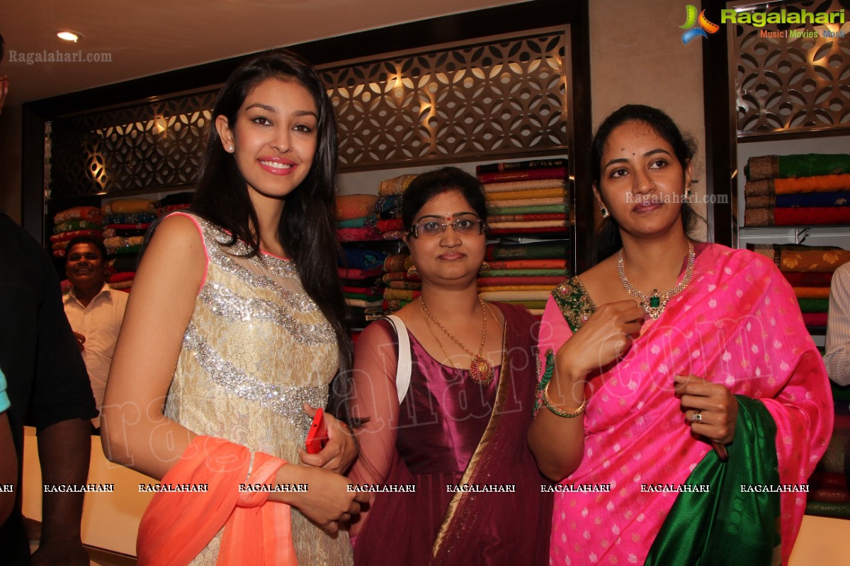 Navneet Kaur Dhillon launches Grandeur, Hyderabad