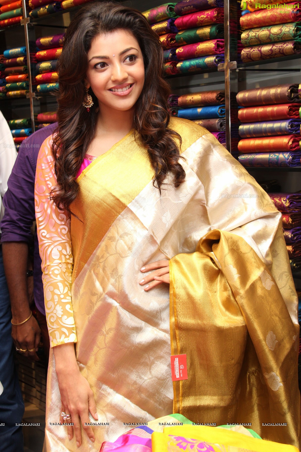 Kajal Aggarwal inagurates Kalanikethan at Kothapet, Hyderabad