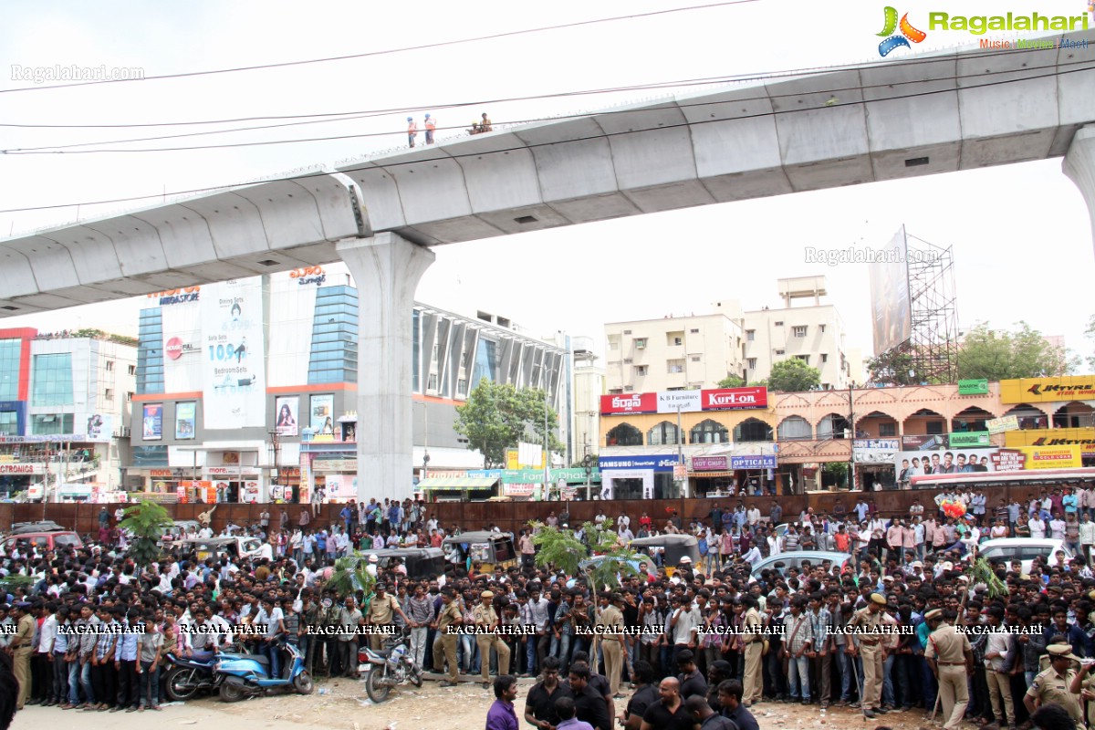 Kajal Aggarwal inagurates Kalanikethan at Kothapet, Hyderabad