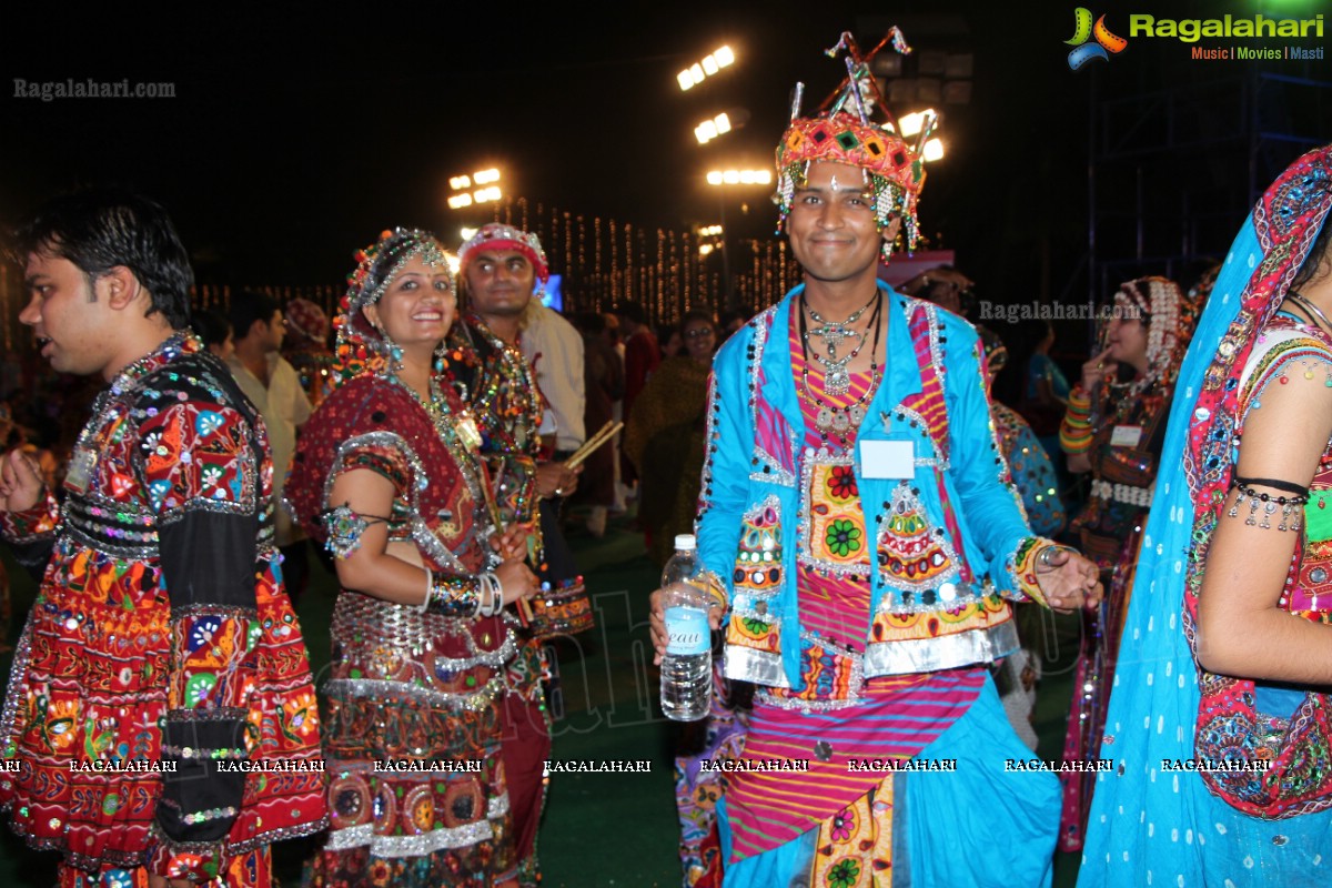 Legend Navratri Utsav 2013 Grand Finale - Judge: Bina Mehta