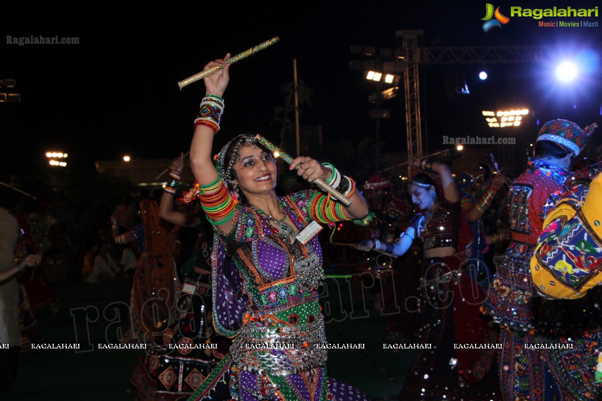 Legend Navratri Utsav 2013 Grand Finale - Judge: Bina Mehta