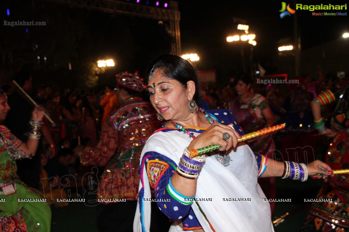 Legend Navratri Utsav 2013 Grand Finale - Judge: Bina Mehta